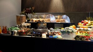 Free daily buffet breakfast - Gloria Hotel (Ljubljana)