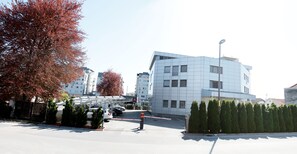 Free self-parking - Gloria Hotel (Ljubljana)