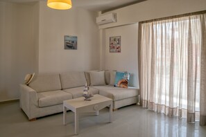 Apartment, 2 Bedrooms | Living area