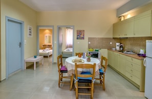 Apartment, 2 Bedrooms, Garden View | Living room | 32-inch TV with satellite channels