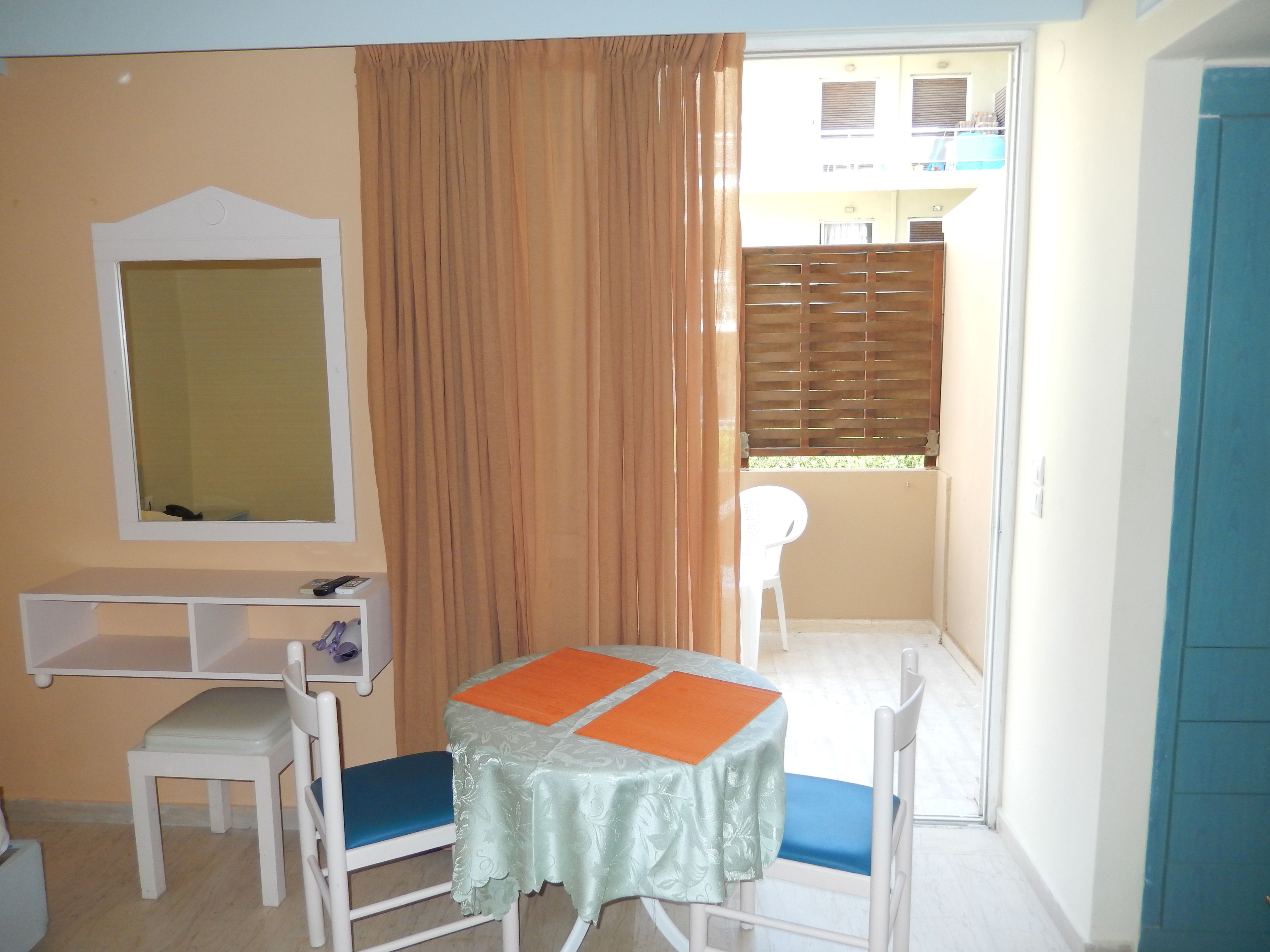 economy studio | in-room safe, desk, free cots/infant beds, free wifi