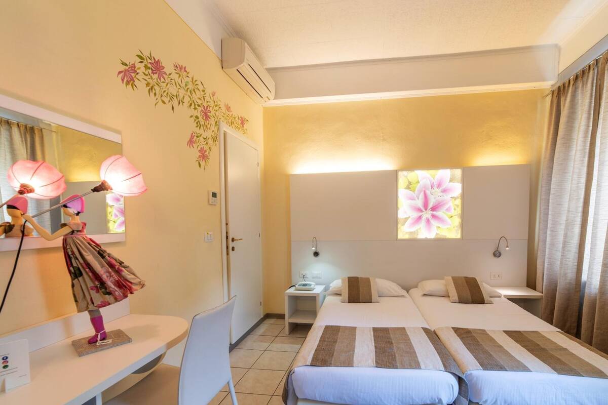 in-room safe, desk, free wifi