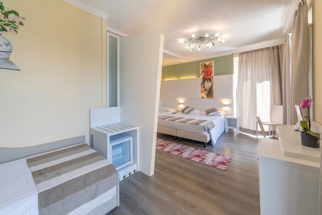 in-room safe, desk, free wifi