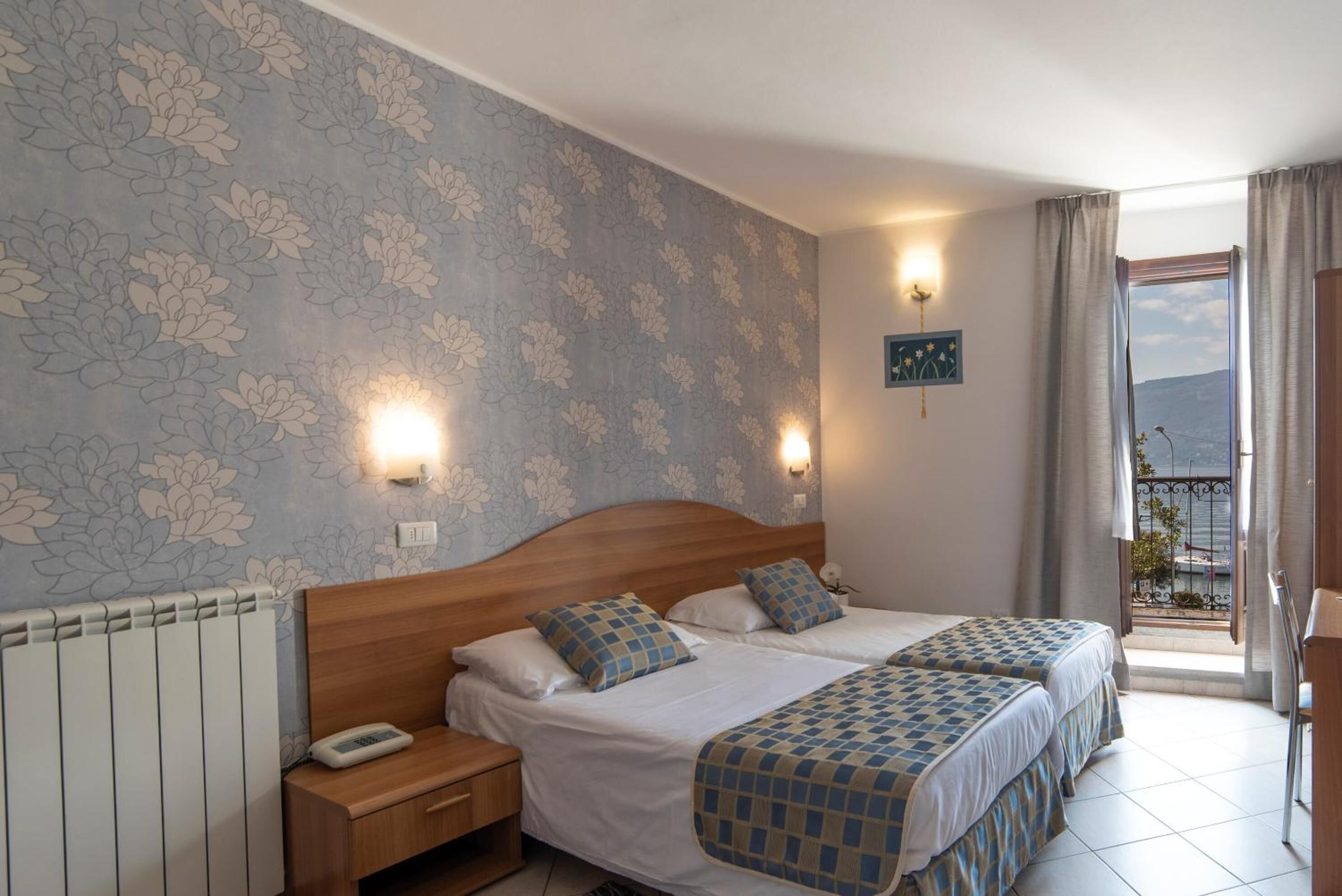 in-room safe, desk, free wifi