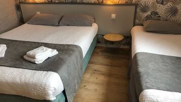 Chambre Triple | Bureau, chambres insonorisées, Wi-Fi gratuit, draps fournis