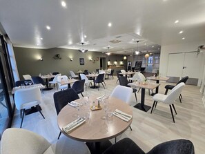 Restaurant - Logis Hôtel Restaurant Les Fontaines (Lanvollon)