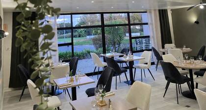 Logis HĂŽtel Restaurant Les Fontaines