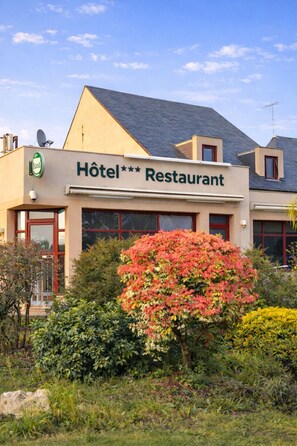 Exterior - Logis Hôtel Restaurant Les Fontaines (Lanvollon)
