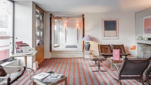 Coin salon dans le hall