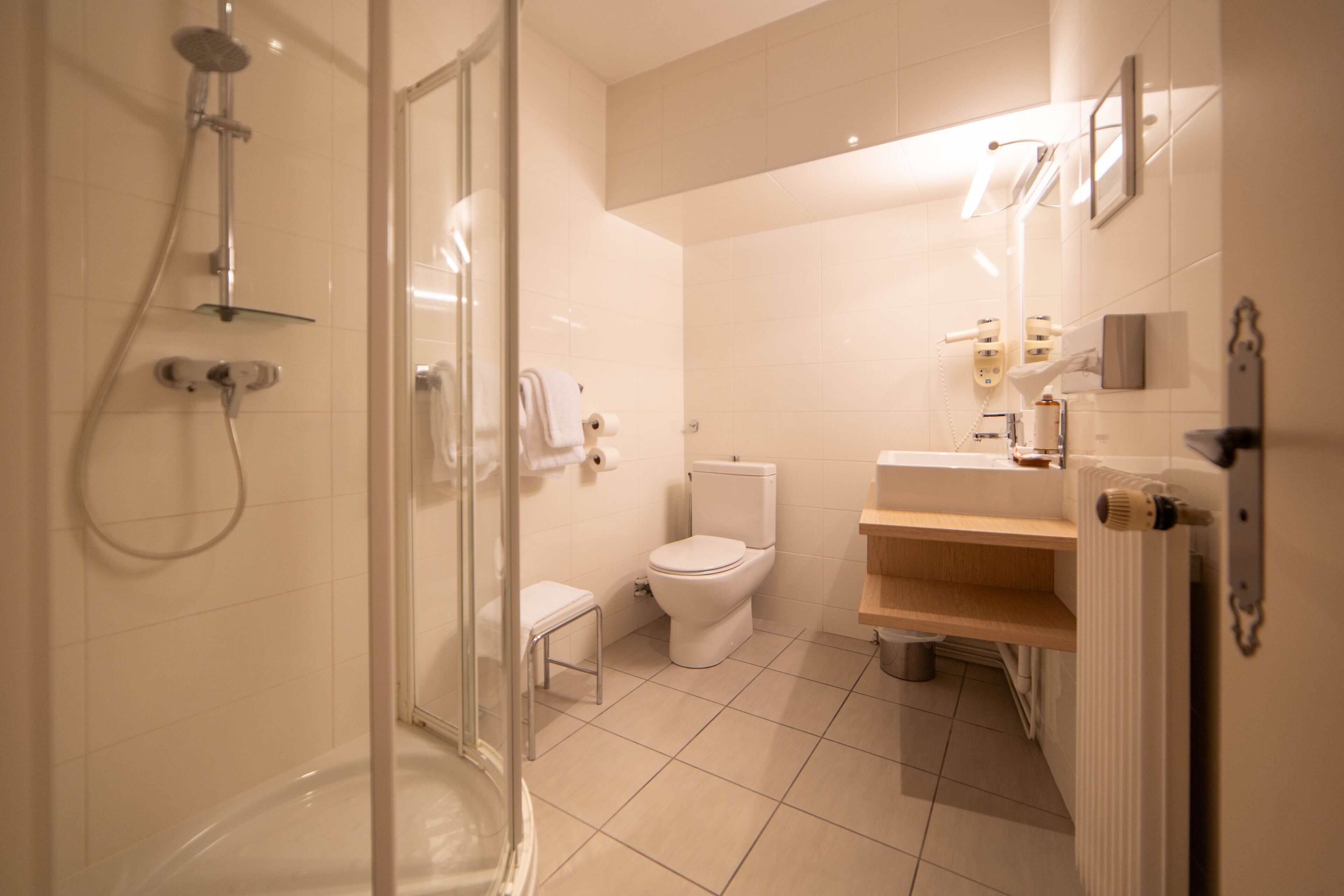 classic double room | bathroom | shower, free toiletries, hair dryer, towels