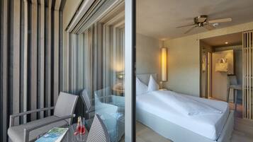 Comfort Village Zimmer | Peralatan tempat tidur hipoalergenik, bar mini, peti besi dalam bilik