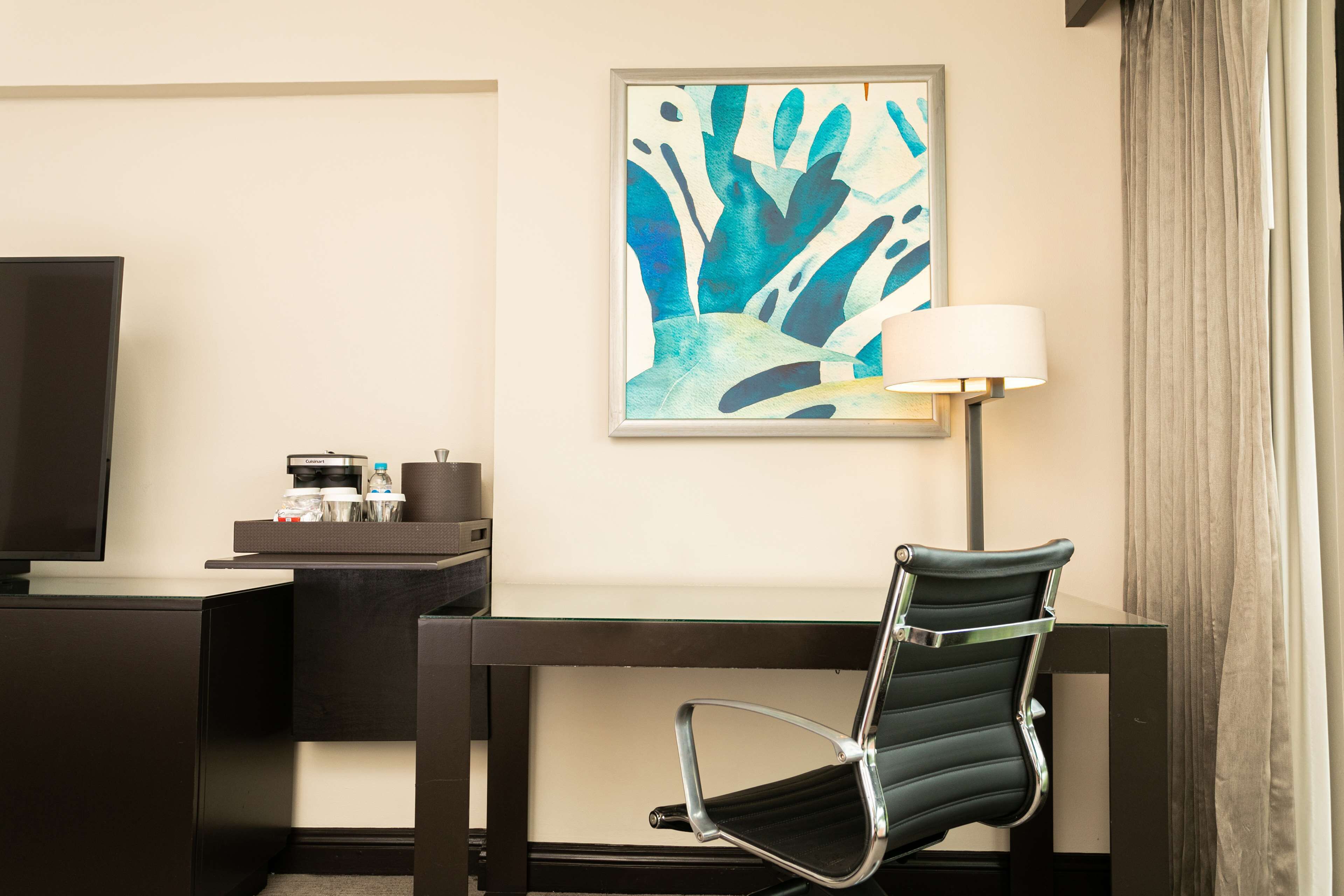 in-room safe, desk, laptop workspace, blackout curtains