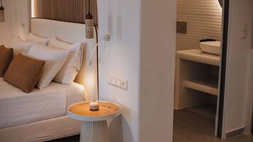 Suite Luxe, vue mer | Coffres-forts dans les chambres, fer et planche à repasser