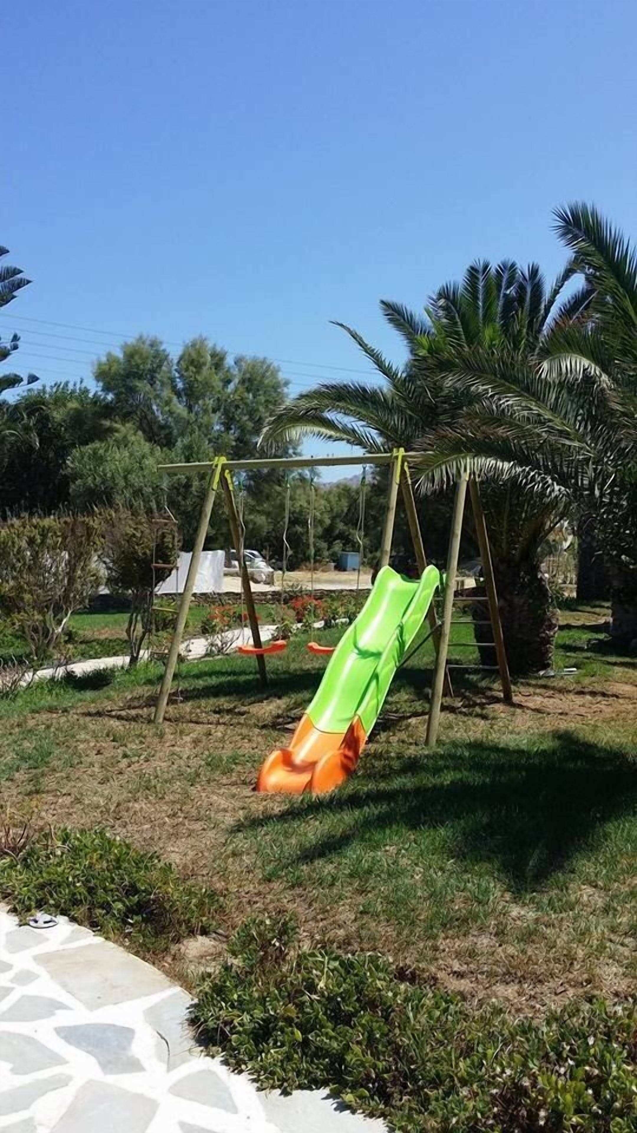 Área de juegos infantiles al aire libre