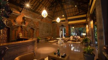 Lobby lounge