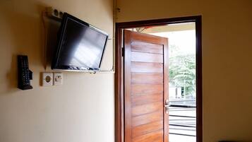 In-room safe, free WiFi