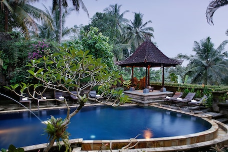 Outdoor pool, sun loungers