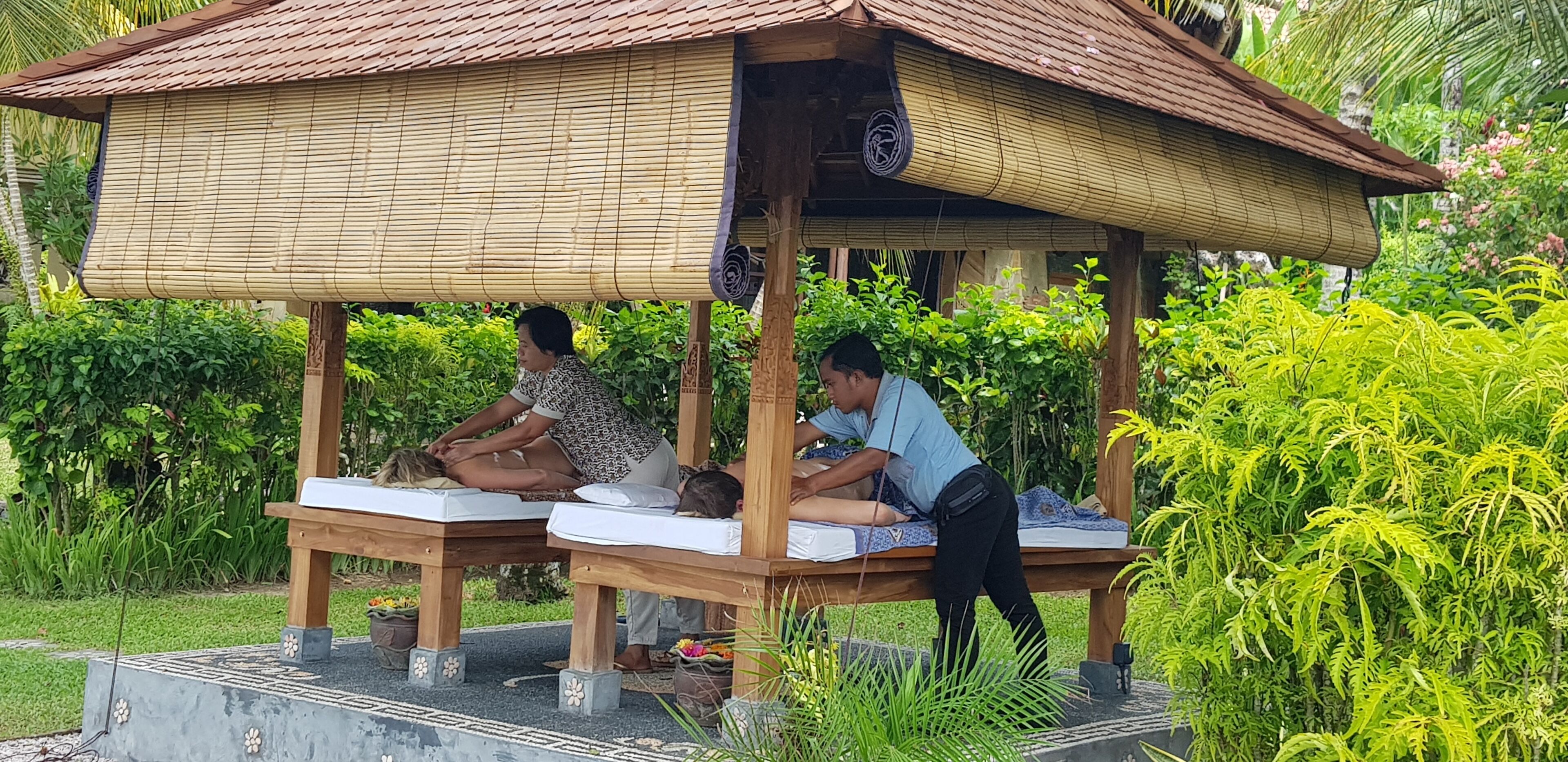 Sauna, hot tub, steam room, Turkish bath, aromatherapy, beach massages