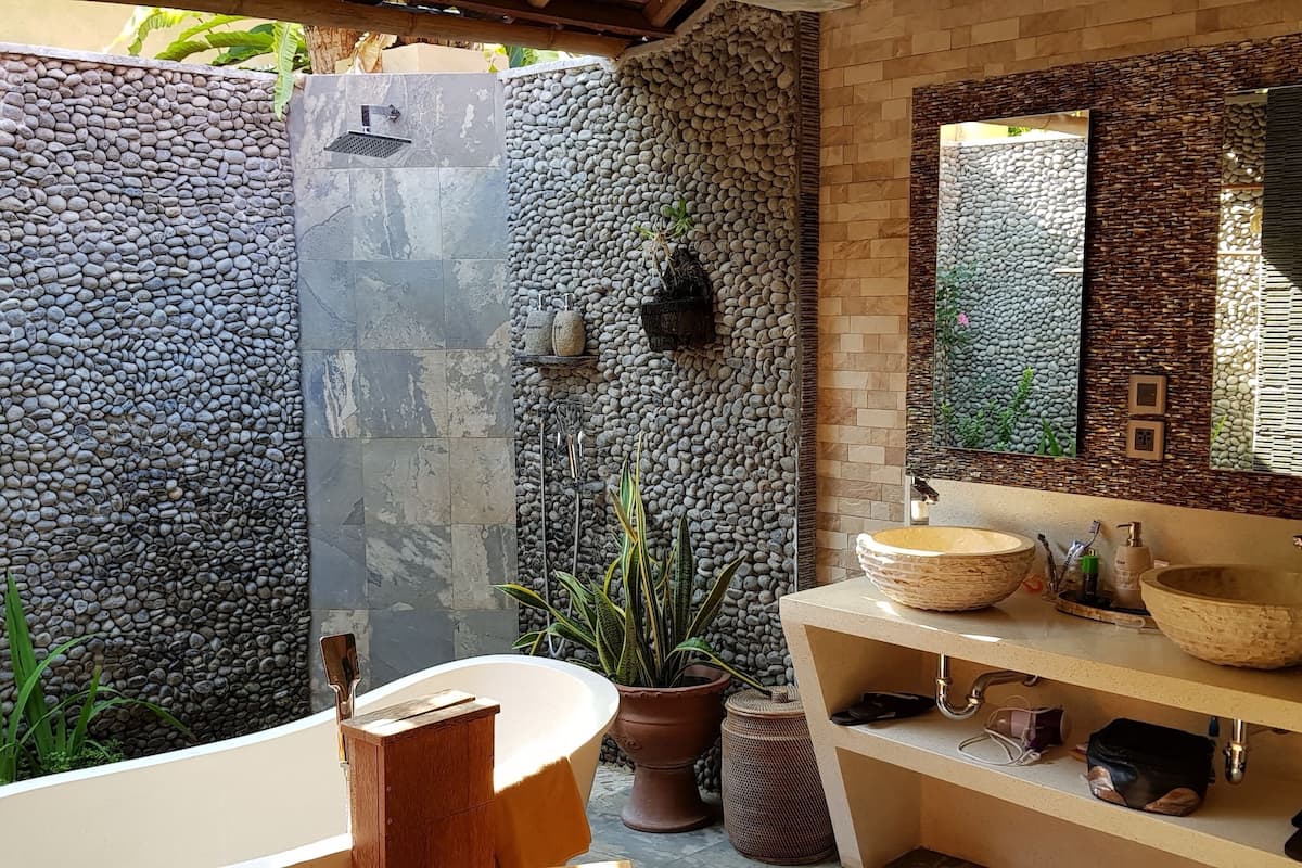 separate bathtub and shower, deep-soaking bathtub, rainfall showerhead