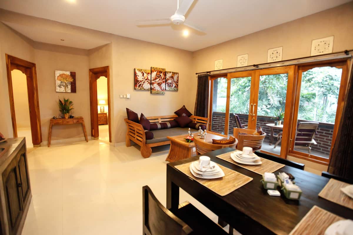 Phòng Suite, 2 phòng ngủ | Bộ đồ giường cao cấp, minibar, két bảo mật tại phòng, bàn