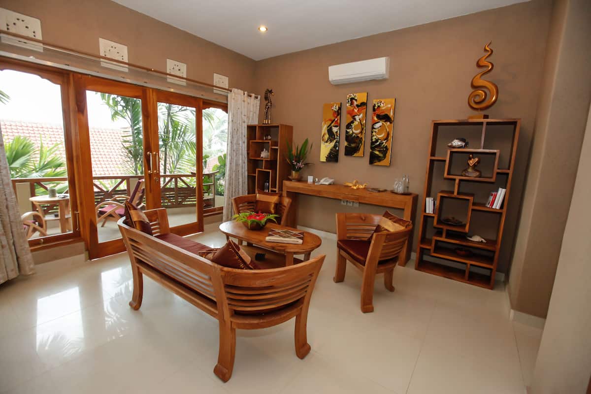 suite, 1 bedroom (gold suite) | premium bedding, minibar, in-room safe, desk