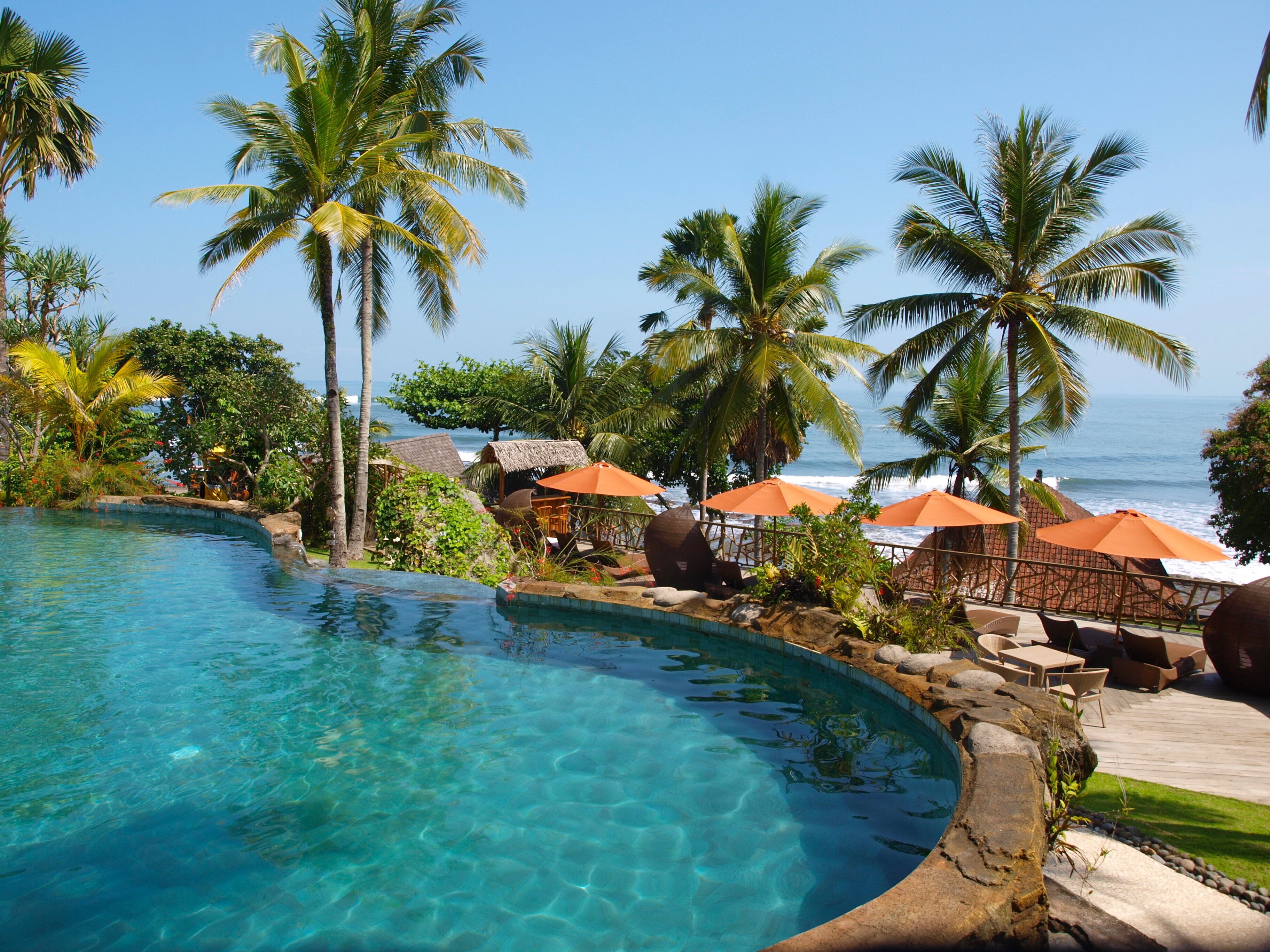 2 outdoor pools, pool umbrellas, pool loungers