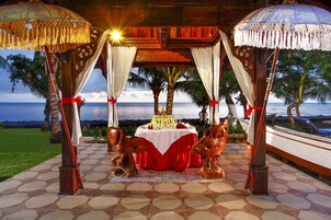 Breakfast, lunch, dinner served; beach views