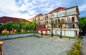 Minibar, safe på rommet, skrivebord og blendingsgardiner