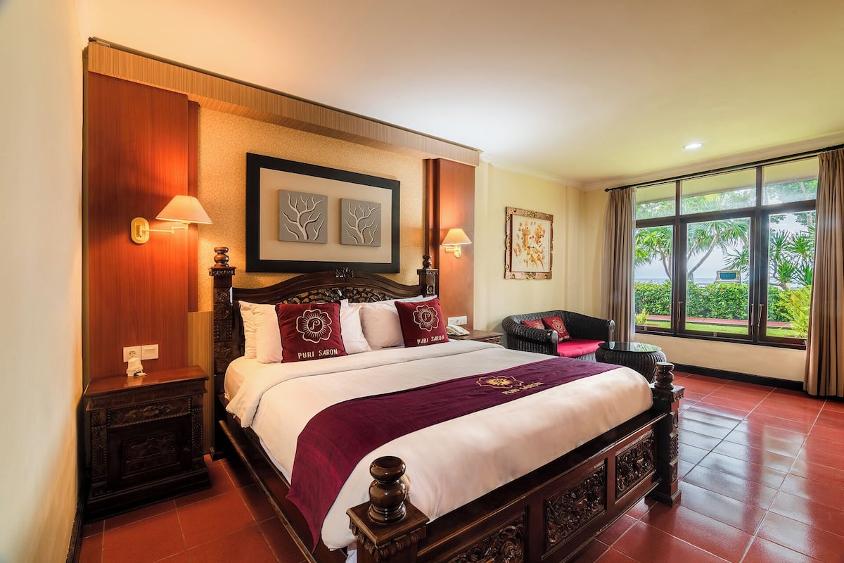 Deluxe Room | 1 bedroom, minibar, in-room safe, desk