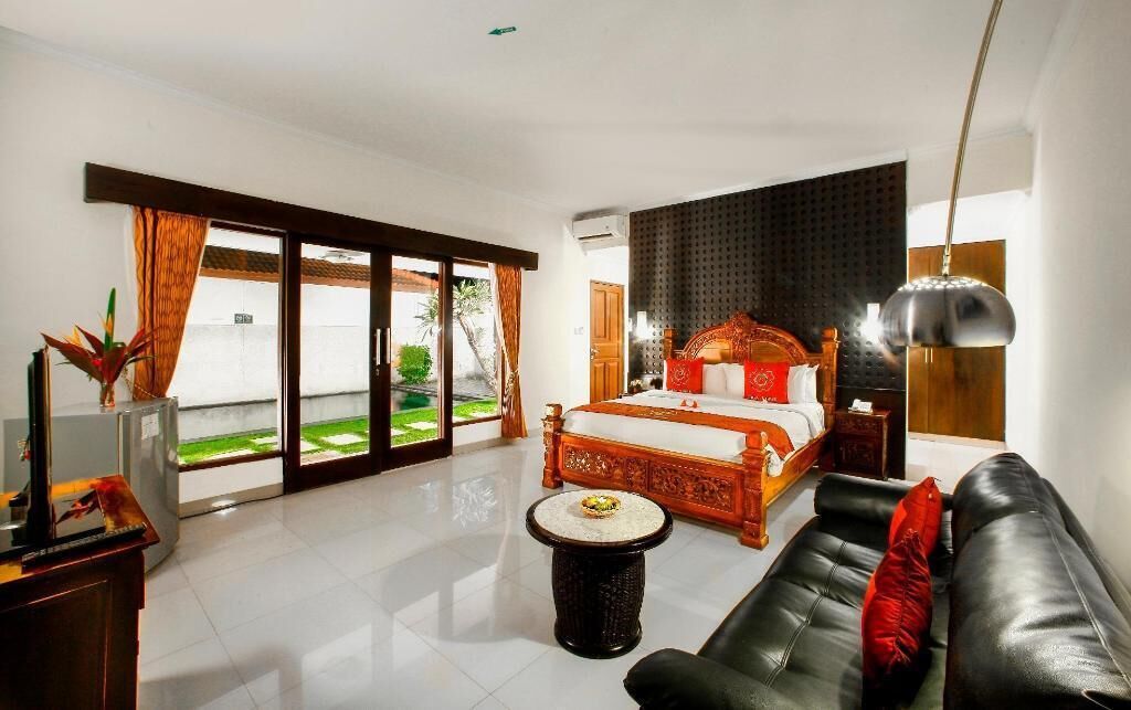 Minibar, Zimmersafe, Schreibtisch, Verdunkelungsvorhänge