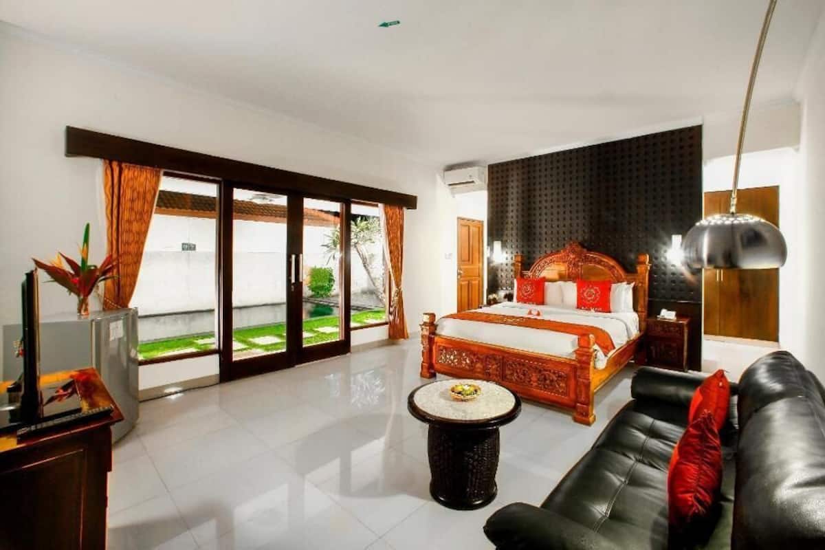 Minibar, in-room safe, desk, blackout curtains