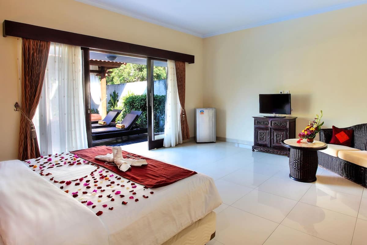 Minibar, in-room safe, desk, blackout curtains