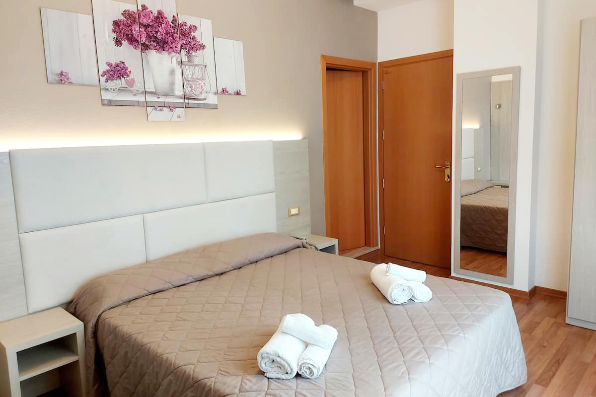 Double or Twin Room | In-room safe, desk, blackout curtains, free WiFi