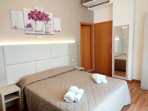 Double or Twin Room | In-room safe, desk, blackout drapes, free WiFi - Monica (Rimini)