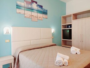 Double or Twin Room | In-room safe, desk, blackout drapes, free WiFi - Monica (Rimini)