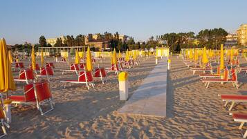 Una playa cerca