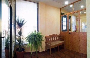 Coin salon dans le hall