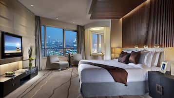 Premium bedding, down comforters, in-room safe, individually decorated