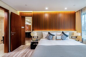 Habitación Premier | Ropa de cama de alta calidad, edredones de plumas, caja fuerte