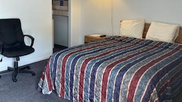 Standard Room, 1 Queen Bed | Free WiFi, bed sheets