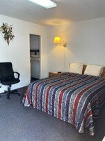 Standard Room, 1 Queen Bed | Free WiFi, bed sheets