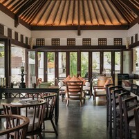 2 restaurantes; se sirven desayunos 