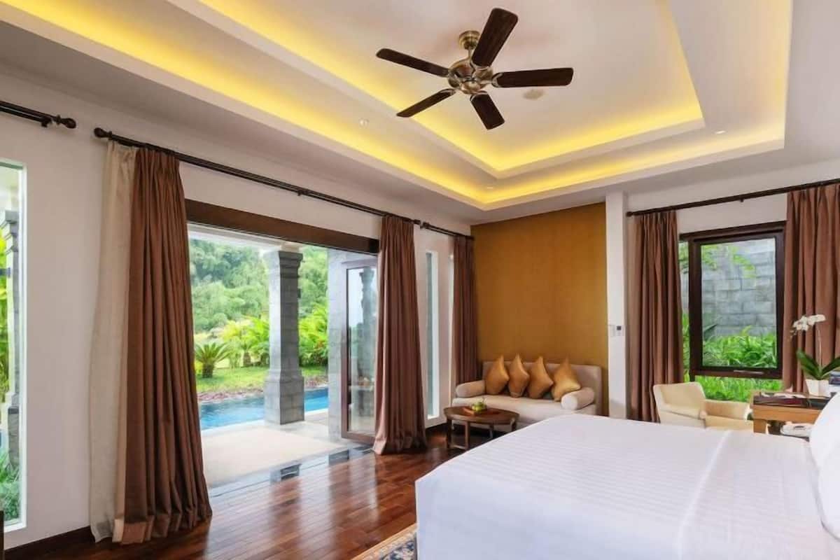 1 bedroom, premium bedding, minibar, in-room safe