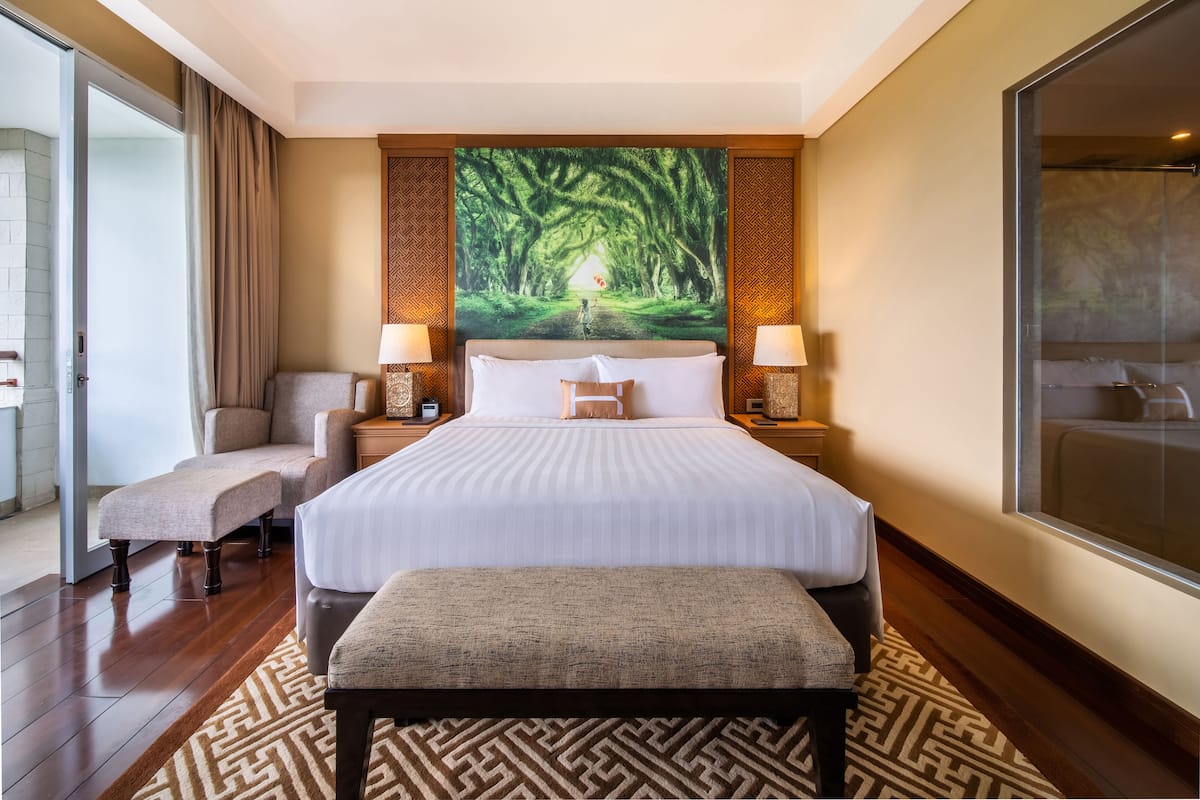 1 bedroom, premium bedding, minibar, in-room safe