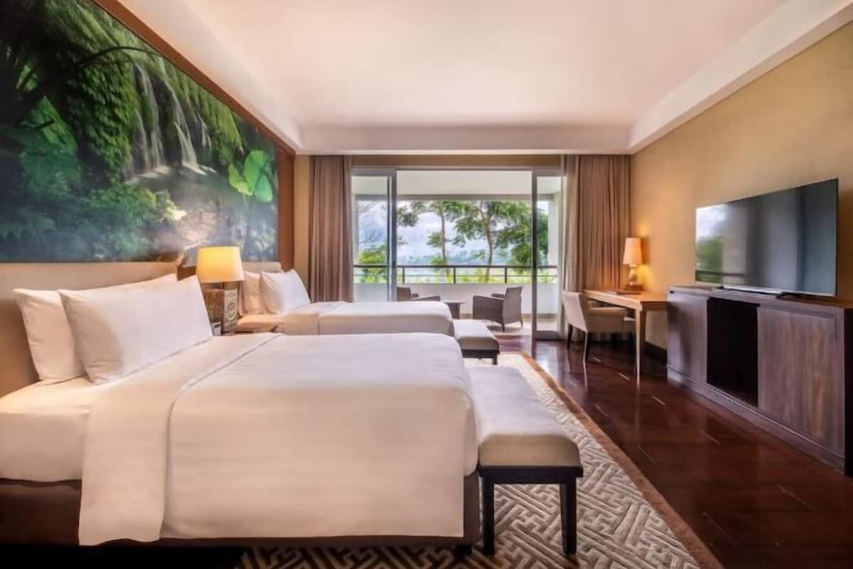 1 bedroom, premium bedding, minibar, in-room safe