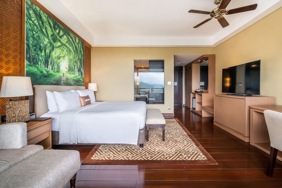 1 bedroom, premium bedding, minibar, in-room safe