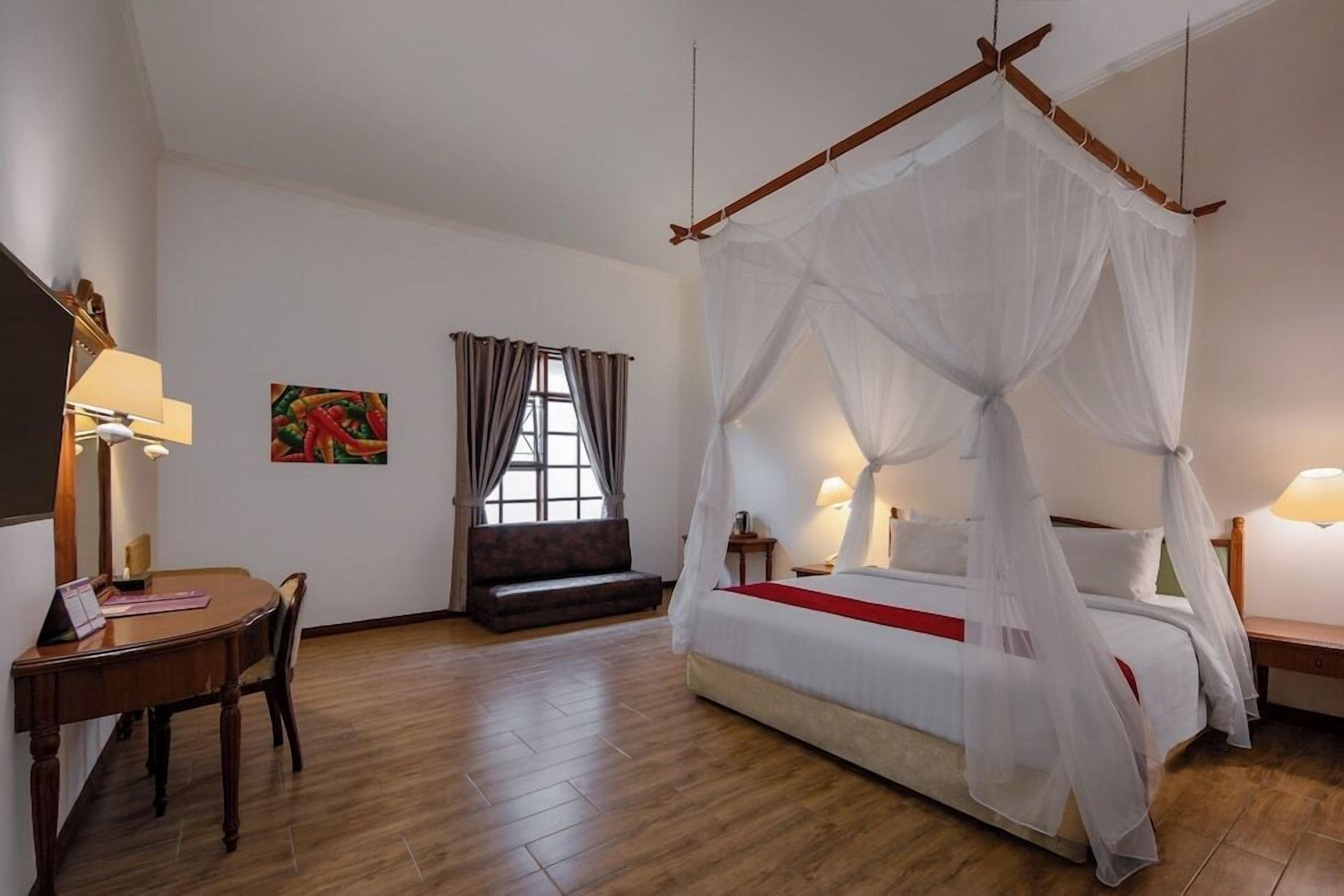 Desk, rollaway beds, bed sheets, wheelchair access