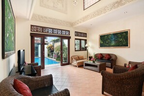 TV - The Batu Belig Hotel & Spa (Seminyak)