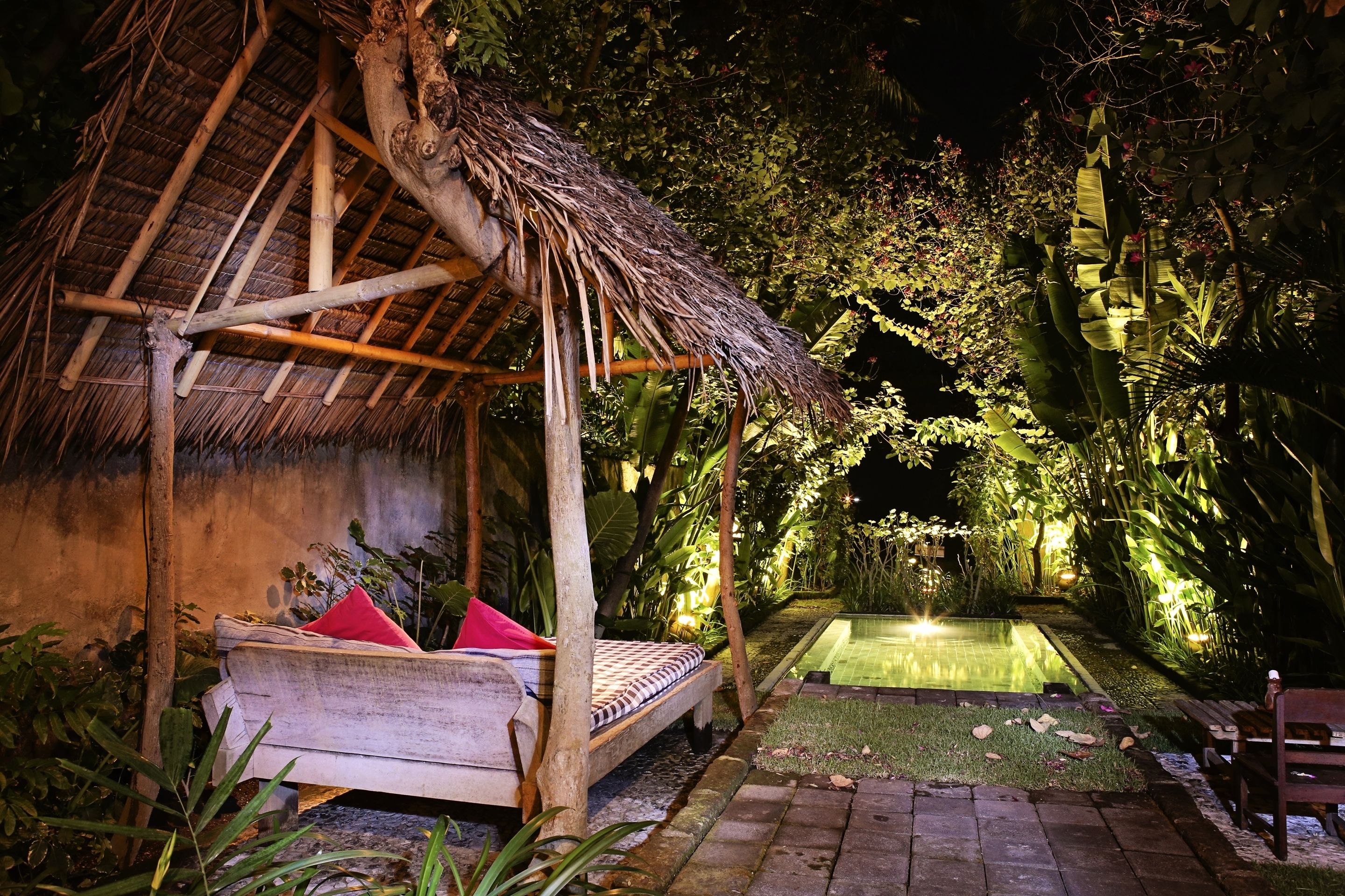 Phòng Suite, hồ bơi riêng, sát bãi biển (Bhagavat Gita) | Bộ trải giường bằng vải cotton Ai Cập, bộ đồ giường cao cấp, minibar 