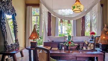 Suíte, piscina particular, de frente para a praia (Bhagavat Gita) | Roupas de cama de algodão egípcio, roupas de cama premium, frigobar